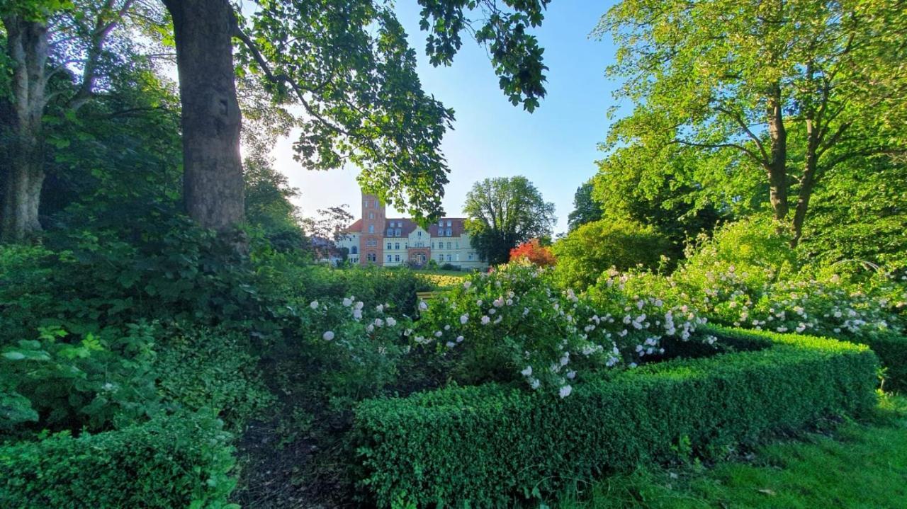 Schloss Lelkendorf Apartment Ulrichshusen Maisonette Fewo Mecklenburger Seenplatte Mit Dachterrasse Naehe Ostsee Bagian luar foto